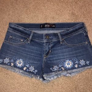 Hollister “short short” low rise jean shorts